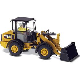 906M Compact Wheel Loader with Operator High Line Series